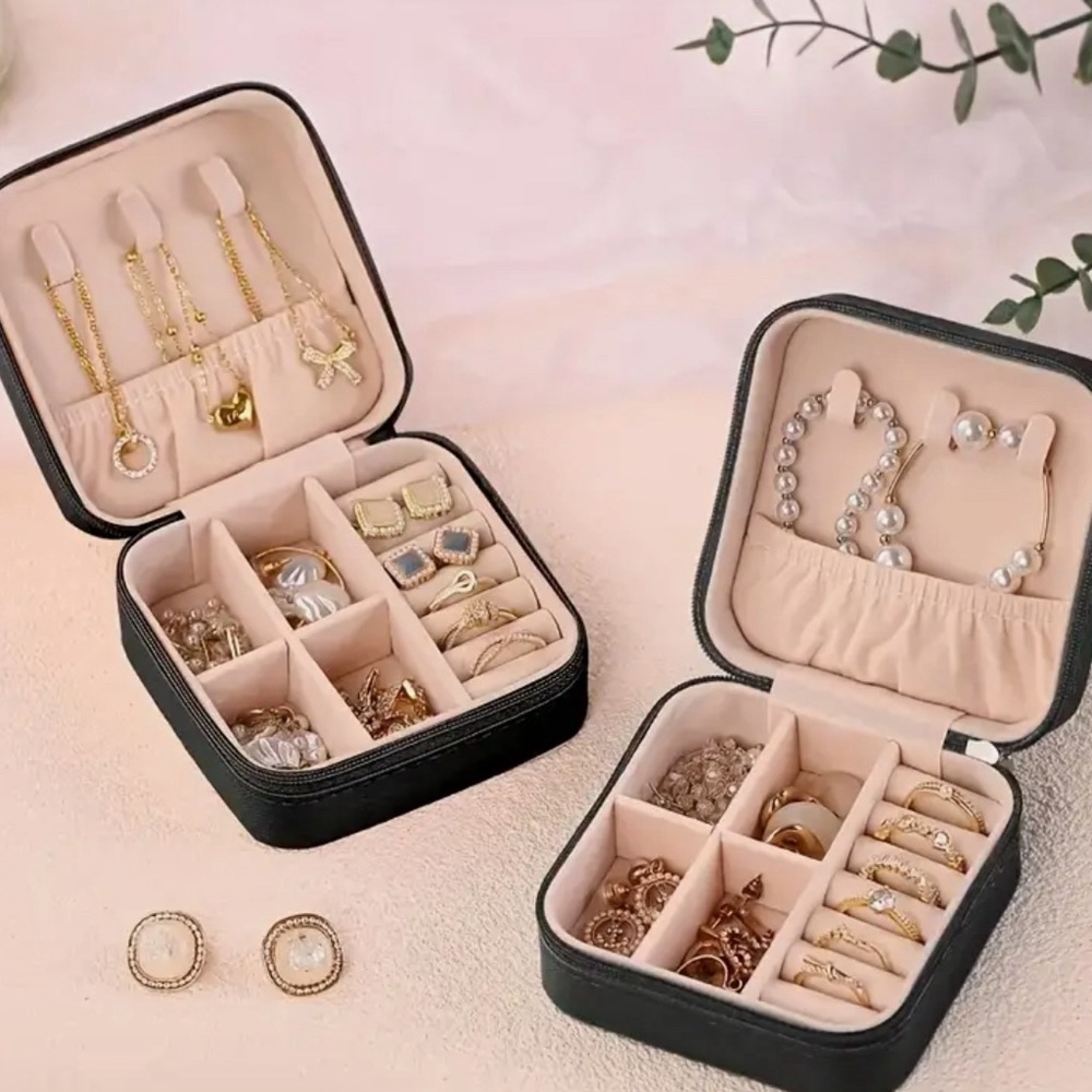 Chic Travel Jewelry Organizer Case; Storage for Rings, Necklaces, Earrings